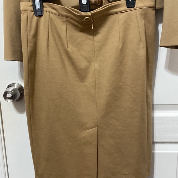 NWT Antonio Derrico beige jacket skirt set - Picture 3 of 9